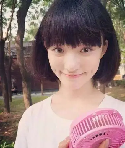 林允出道以来,名字和韩国女星林允儿撞,最有意思的说她神似艾克里里!