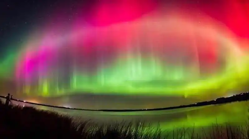 全球最诡异自然奇观 死亡谷怪石会"行走"(组图)