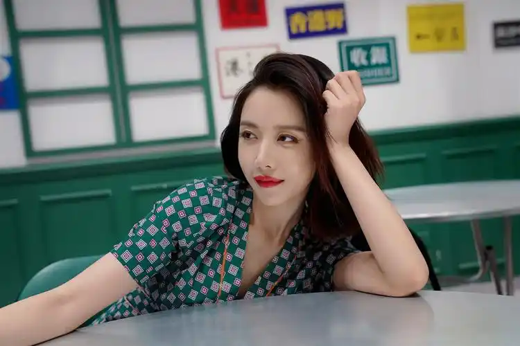 潘时七港风写真曝光巧笑嫣然魅力独特