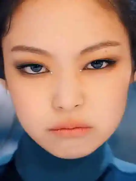 台上酷拽金珍妮,台下可爱饺子妮!jennie车内自拍视频-度小视