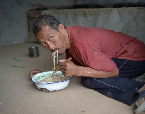 乡村纪事我们庄上有个傻子名叫疯猪