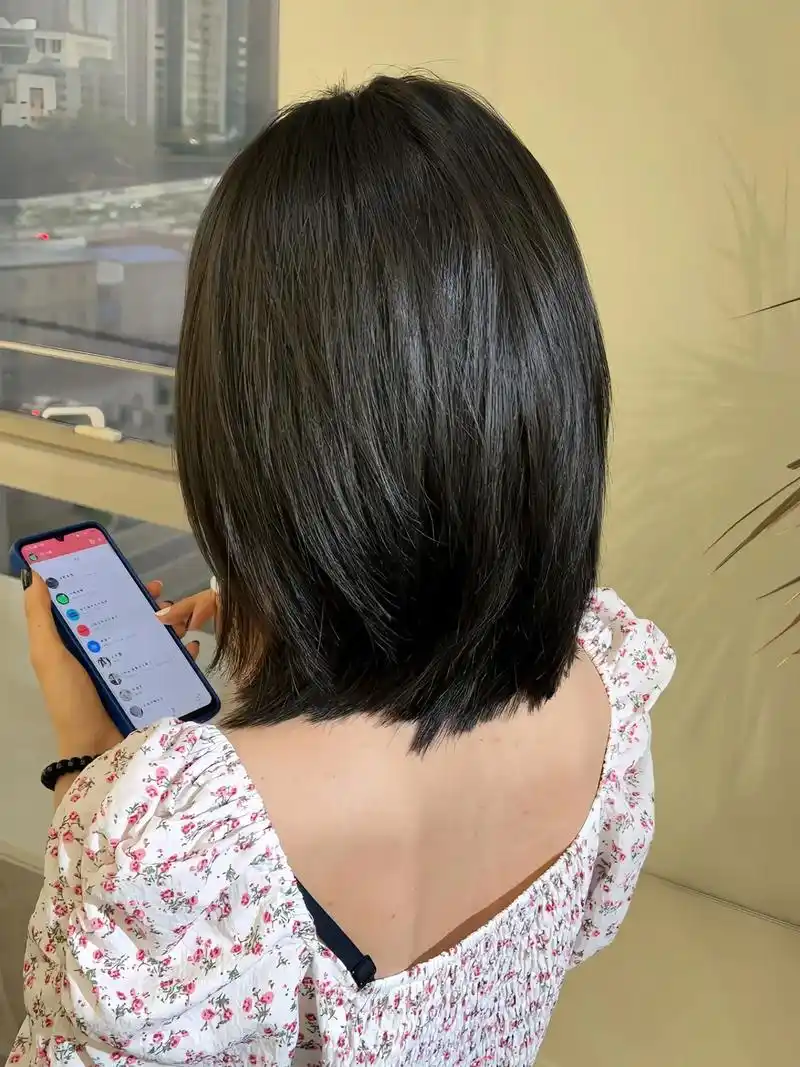 适合所有脸型女生的高层次锁骨短发 黑茶色