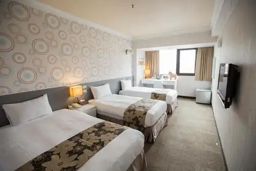 标准三人房 (standard triple room )