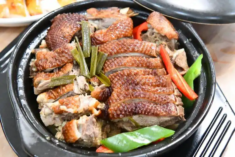 来广州上下九除了吃小吃这家粤菜馆也值得一试