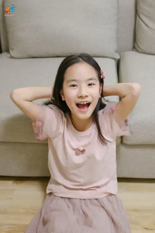 粉粉嫩嫩的小女生