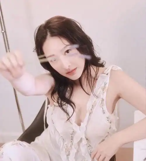 【大派福利】30岁陈滢deep v泳装大晒修身成果 靠4招搣甩水肿baby fat