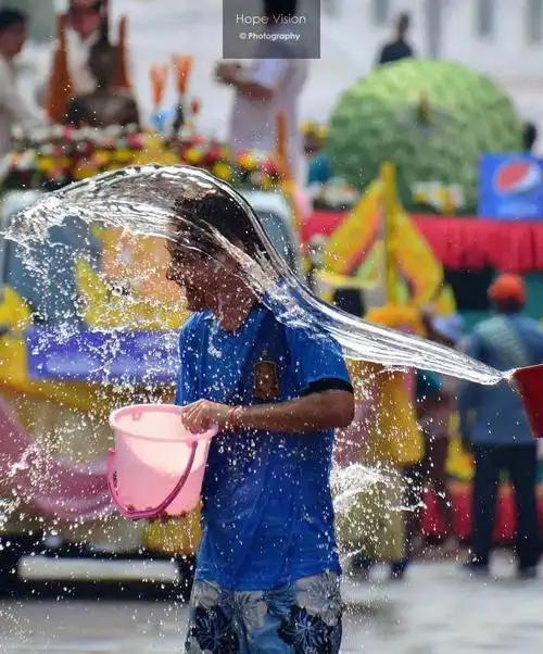 视觉老挝如果我在泼水节遇见你
