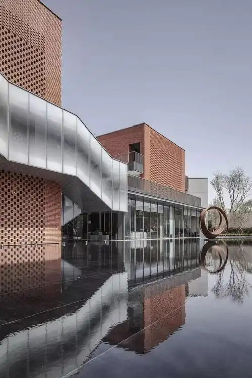 红砖建筑也可以做得很现代