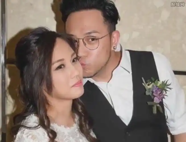 香港知名男星再曝婚变!三胎才4个月大因脚踏五只船事业尽毁-图1