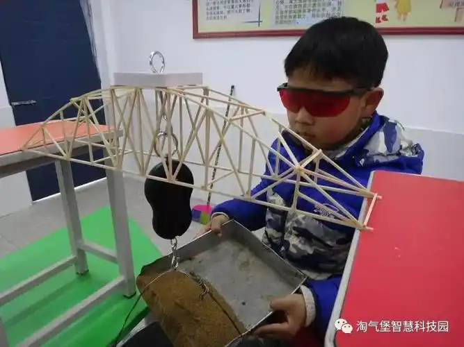 搭建心中的桥--辉县淘气堡第一届木结构桥梁承重大赛