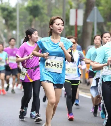 香港马拉松女选手的颜值逆天了不比当红女明星差美女如云