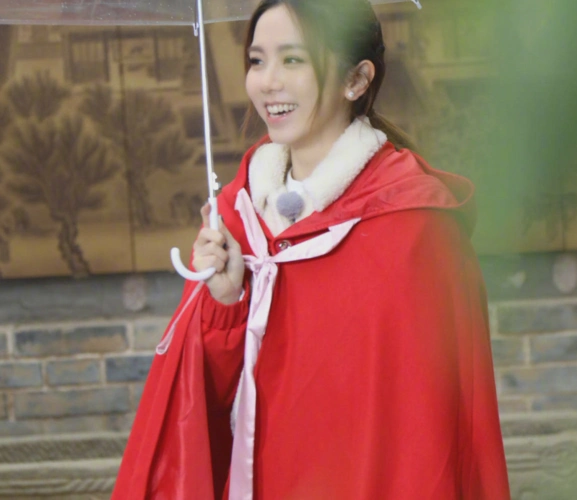 奔跑吧黄河篇路透杨颖穿红色古风斗篷优雅看到邓紫棋爱了