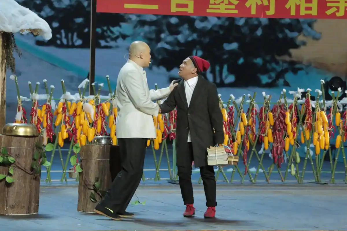 宋小宝的小品一贯在欢笑中蕴藏着对农村小人物的关注,不经意之间便会