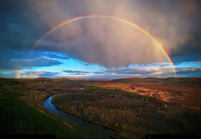 七彩的金桥串联友谊的纽带架起爱情的桥梁彩虹 大自然的鬼斧神工彩虹