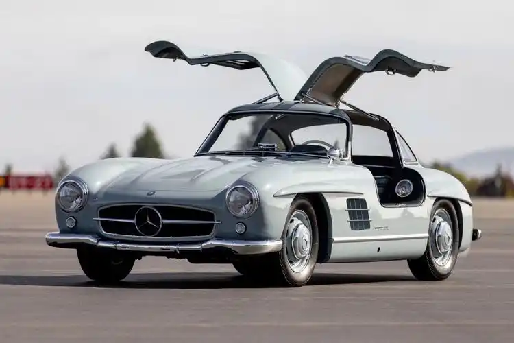这款稀有的1957年梅赛德斯-奔驰300 sl刚以115万美元的价格售出