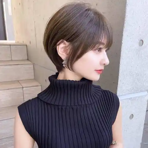 最具人气的女士短发蓬松瘦脸层次感满满剪完显小10岁