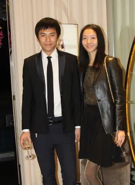 昨日,演员齐溪,宋宁共同现身三里屯,出席了某奢侈名品举办的时尚派对