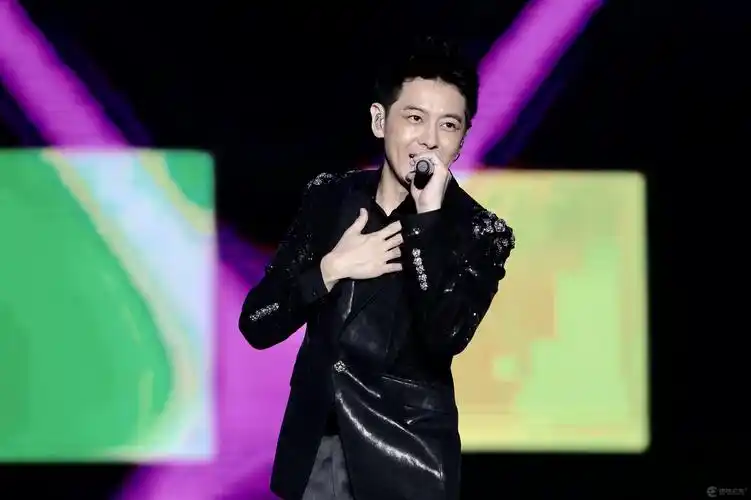 耀青春·益起爱群星演唱会暨"魅俪宣言"新品发布会星光璀璨,震撼收官