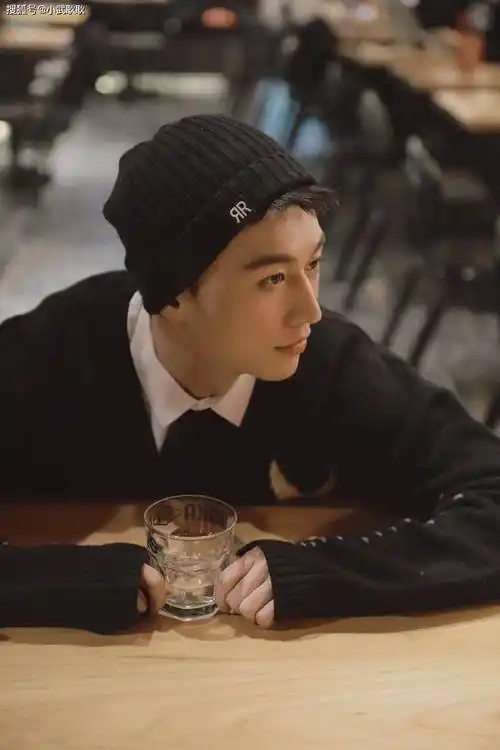 金贤正拜托了别宠我第二季热播腹黑冷萌皇帝柠檬精附体再引爆笑