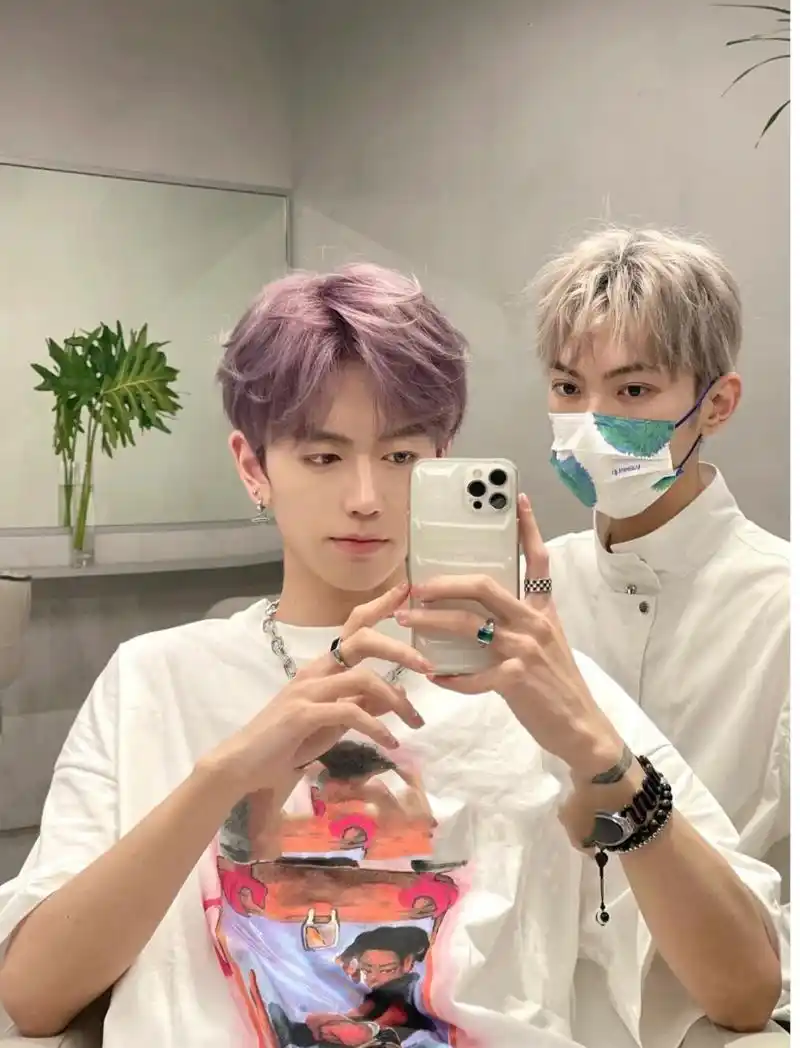 男生发色推荐,雾霾紫灰发色,染发 高级男 男生发色推荐,雾霾紫灰发色