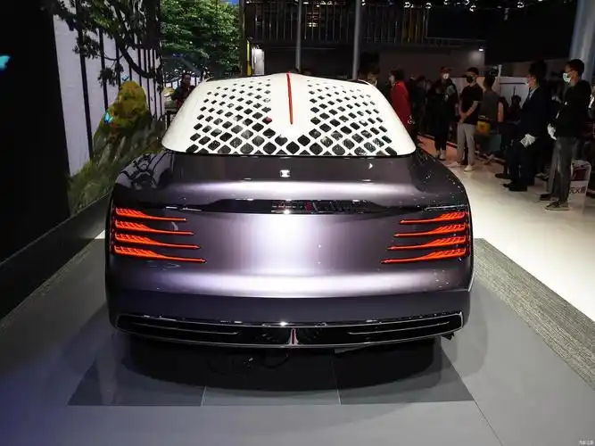 红旗出了一款概念车l-concept!没有方向盘,三座设计