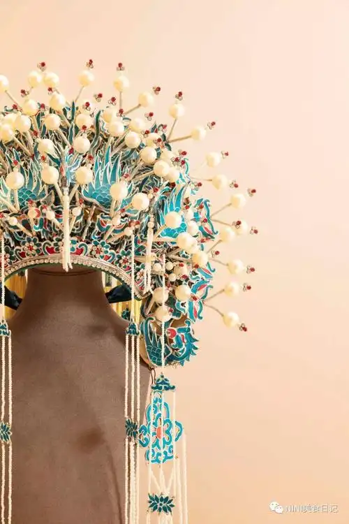 更邀请昆曲大师借出私人珍藏戏服,多角度近距离欣赏刺绣艺术,让你感受