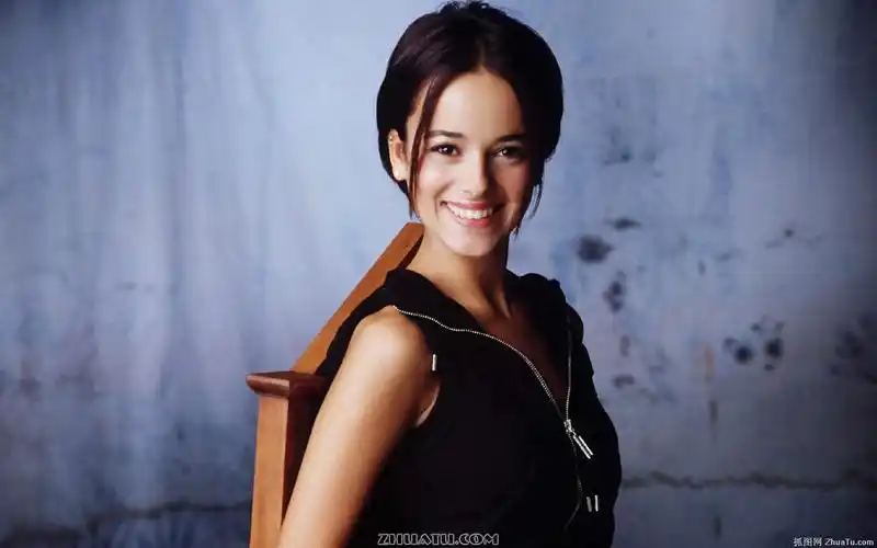 alizee艾莉婕性感宽屏壁纸