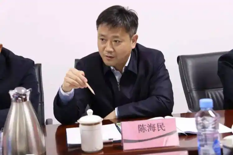 12月26日,县委书记陈海民,县委副书记,县长巫太明主持召开2021年万安