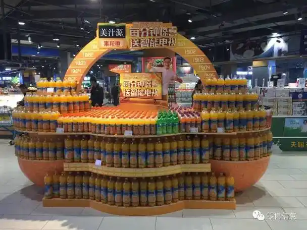 货架顶层的情景设计与商品陈列搭配还是挺不错的▲只要陈列位置充足