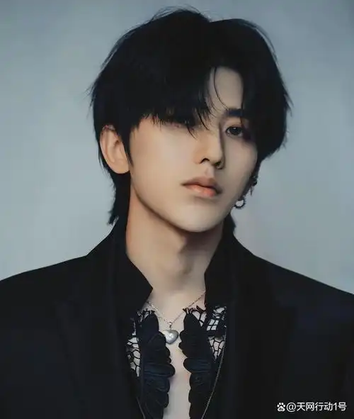 狗仔称c女士比蔡徐坤大九岁:21年蔡徐坤23岁,c女士32岁