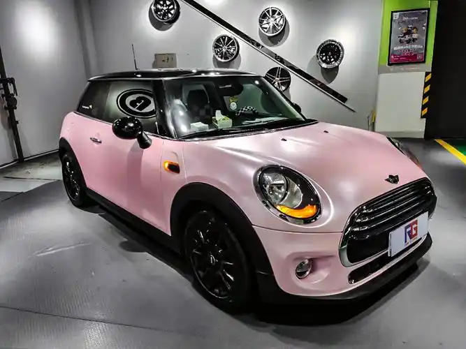 宝马mini车身改色电光樱花粉rg瑞集改色膜陕西西安加盟店出品
