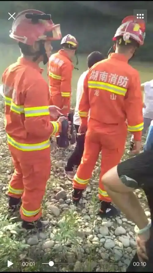 龙山两名少年昨天下河洗澡溺水,今天下午被打捞起来