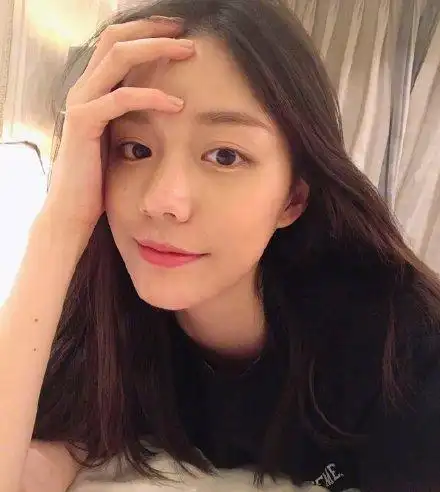 綦美合签约sm模特部曝美合父亲破产曾因陈飞宇孤立欧阳娜娜