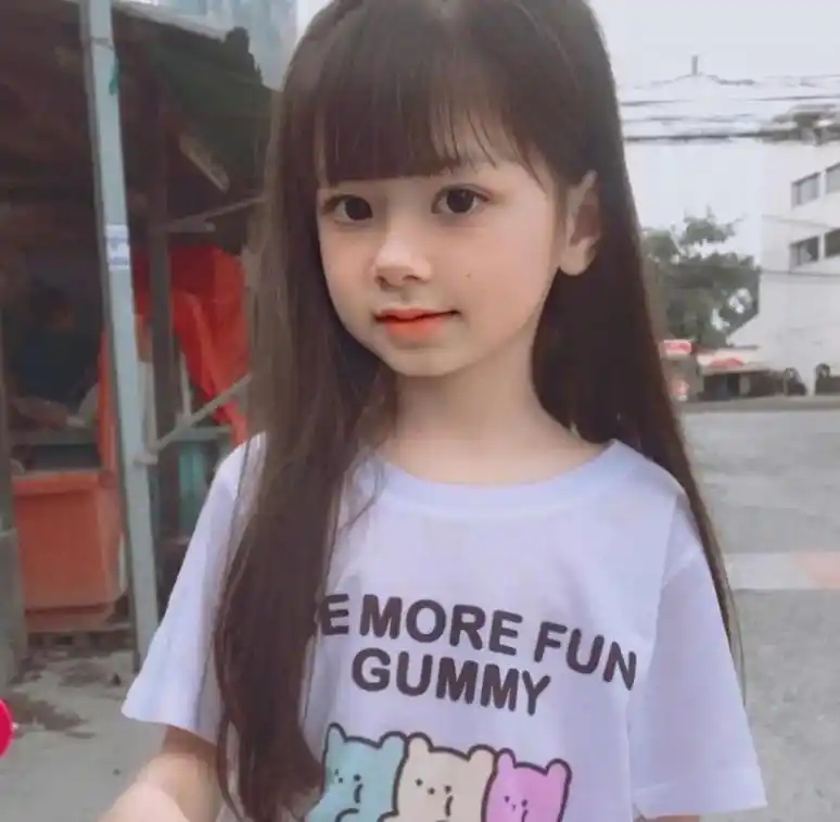 女孩因长得太漂亮,成父母的苦恼,论孩子青春期安全教育的重要性