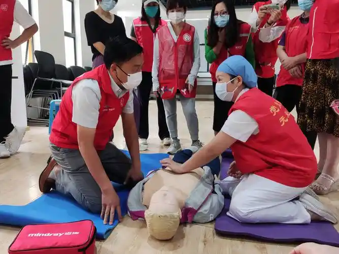 龙城黄阁坑社区为30名志愿者开展急救知识专场培训提升服务技能