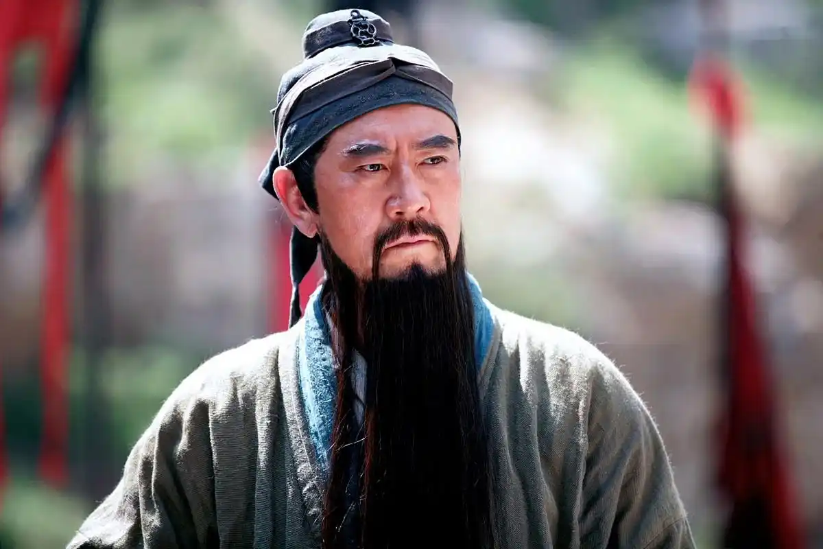 鲍国安拍摄三国,去打饭,厨师没有在意,手一抖,勺子里的两块肉,抖落