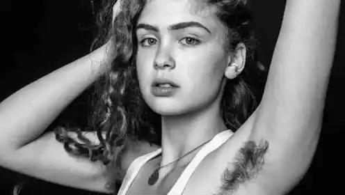 为啥有的女生腋毛浓密,有的却很干净?这说明什么问题?早看早知