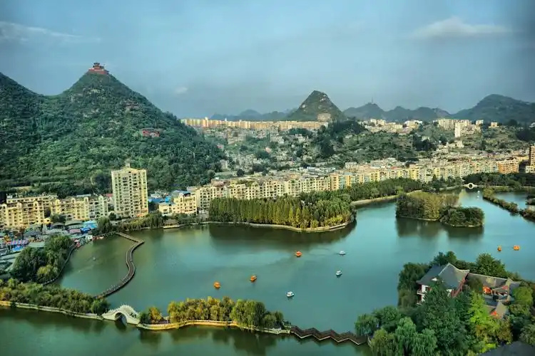 【六盘水丨贵州酒店集团雅阁大酒店】中国凉都六盘水市 这抹雅阁红有