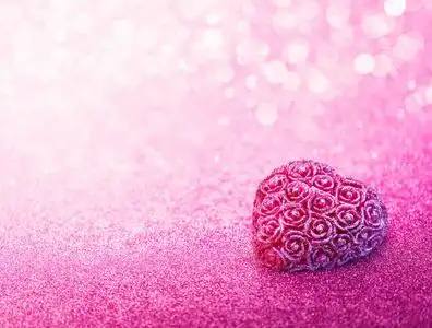 粉红色的闪闪发光的心粉红色背景上闪闪发光的心形图案照片