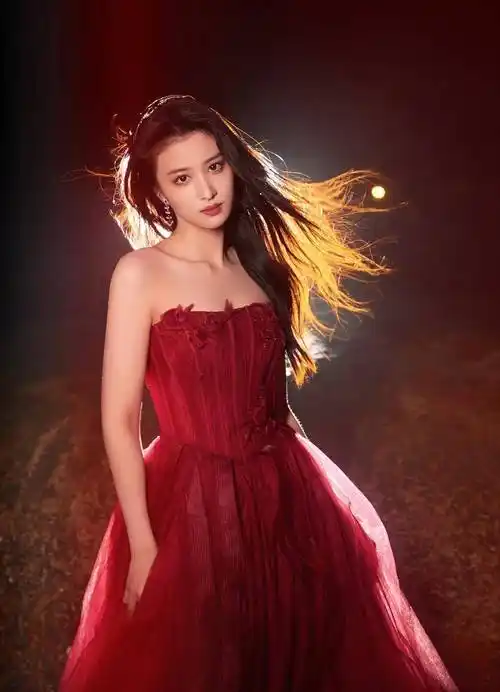 原创王楚然高的只剩腿了很高挑