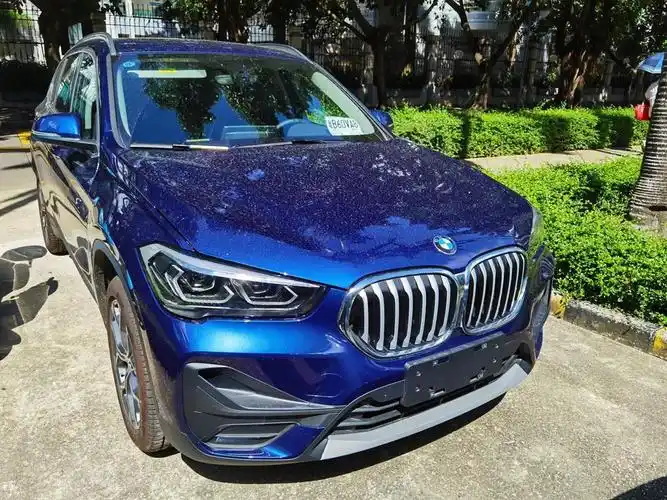 20款宝马x1蓝色外观非常漂亮