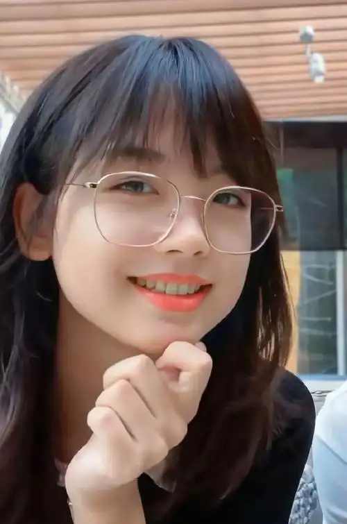 戴上全框眼镜,气质直线飙升