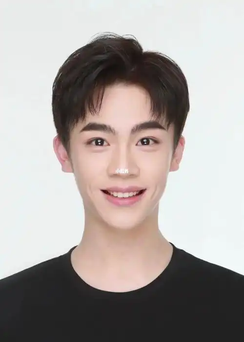 最近是艺考季,看到好多证件照,翻到去年自己艺考的时候的证件照#艺考