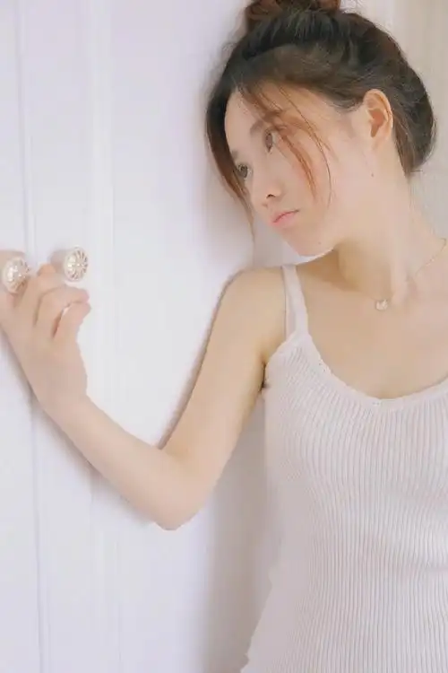 lol冯提莫泳衣登上男人装 这是打算"转职"了?