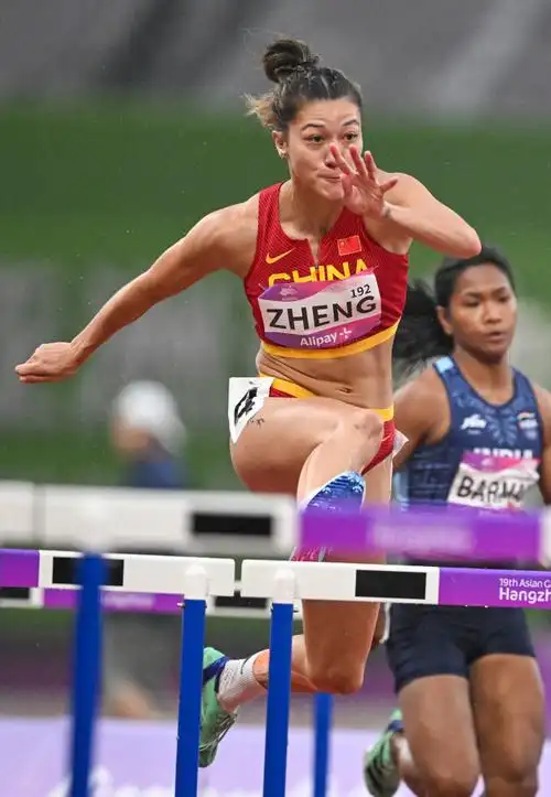 中国田径运动员郑妮娜力亮相亚运会女子七项全能比赛组图