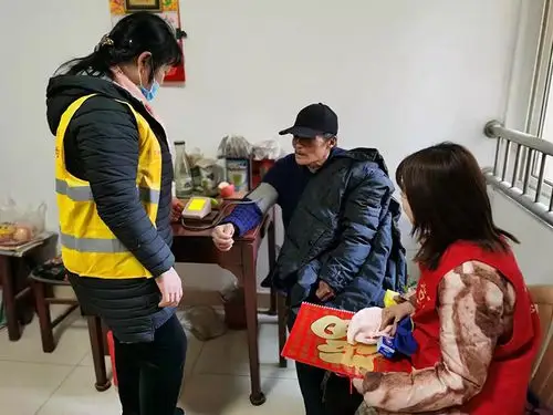 冬日送温暖关怀暖人心