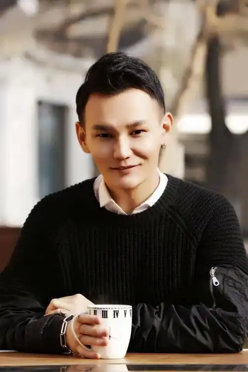 实力歌手李维全新单曲《从前》今日上线 温柔嗓音深情讲述曾经