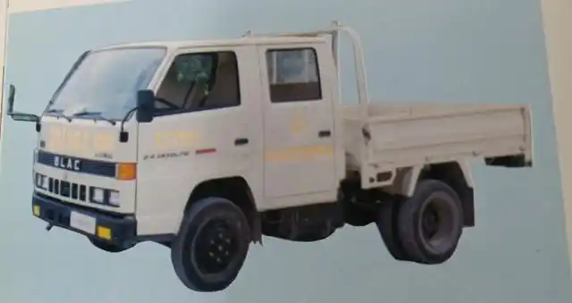 汽车有限公司80年代末开发生产的北京牌bj1041q2sg型双排座载货汽车