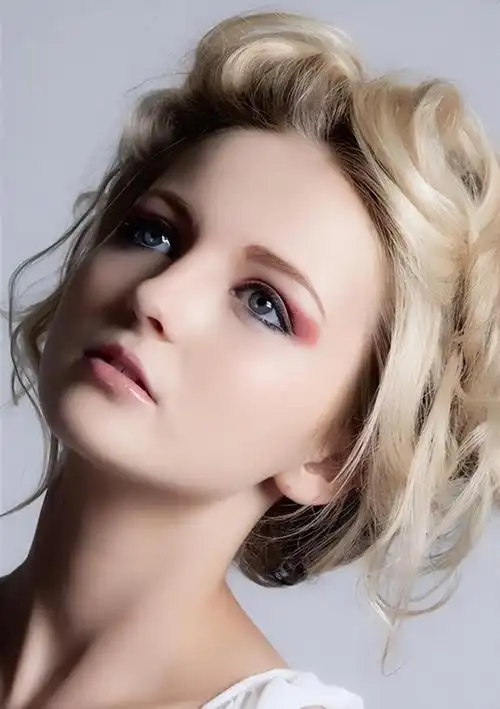 北欧美少女人物摄影作品 钻石王老五摄影师与冰岛少女 北欧经济发展|