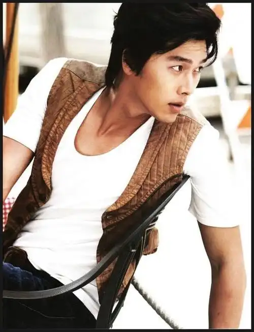 玄彬早期写真照曝光!男神完美消化"土味帅"